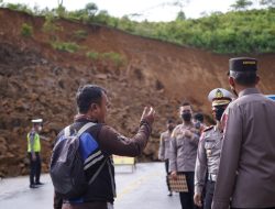 Cegah Arus Lalulintas Terhambat di Trans Sulawesi, Kapolda Sulbar Terjun ke Lokasi Longsor