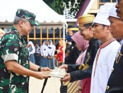 Harkitnas, Danrem 142 Tatag Serahkan Penghargaan Kepada Kepala Sekolah Penggerak