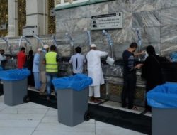 Perhatian! Jemaah Haji Dilarang Bawa Pulang Air Zamzam