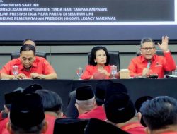 PDIP Kumpul Kader, Ganjar dan Bambang Pacul Duduk Berhadapan