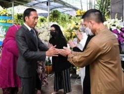Tiba di Tanah Air, Jokowi dan Iriana Bertakziah ke Kediaman Mendiang Tjahjo Kumolo