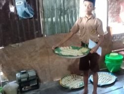 Bocah Penjual Jalangkote Keliling di Polman Ingin Jadi Polisi