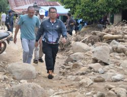 Kunjungi Korban Banjir, Gubernur Sulbar Perintahkan Perangkatnya Tangani Daerah Terisolir