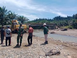 Antisipasi Banjir, PT Pasangkayu Kerahkan Excavator Keruk Sedimentasi Sungai