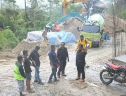 Akmal Kunker di Mamasa, Pengerjaan Jalan Tabone-Nosu Sudah 50 Persen