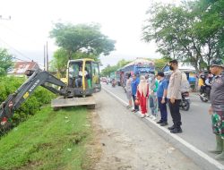 Antisipasi Banjir Susulan, Andi Syukri Turunkan Alat Berat