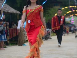 Festival Desa Terang, Fashion Show Digelar di Jalan Umum Tondok Bakaru Mamasa