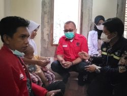 Kunjungi Pasien di Mamuju, Pimpinan PDIP Sulbar Talangi BPJS Setahun