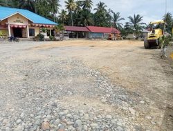 Salurkan CSR, PT Mamuang Benahi Halaman Kantor Desa Martasari
