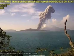Gunung Anak Krakatau Tujuh Kali Meletus, Semburkan Abu Setinggi 3.000 Meter