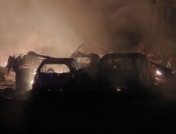 Kebakaran di Depan SPBU Simbuang Mamuju, Tiga Unit Mobil Ikut Terbakar