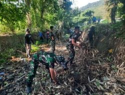 Cegah Banjir, Prajurit Korem 142 Tatag dan Warga Bersihkan Aliran Sungai