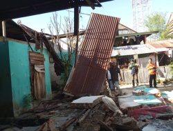 Satu Anak Tewas Tertimpa Reruntuhan Rumah Tua di Polewali, Dua Pingsan