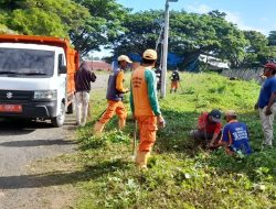 DLHK Lakukan Pembersihan dan Penanaman Pohon Di Stadion Manakarra