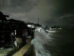 Gelombang Pasang Picu Banjir Rob, Puluhan Rumah Warga Terendam di Takatidung Polman