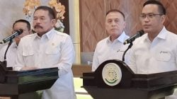 Jaksa Agung Sanitiar Burhanuddin dan Dirut PT Pertamina, Simon Aloysius Mantiri di Kejagung.