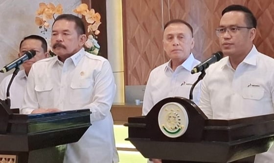 Jaksa Agung Sanitiar Burhanuddin dan Dirut PT Pertamina, Simon Aloysius Mantiri di Kejagung.