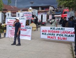 Warga Unjuk Rasa Depan Kantor Kejari, Tuntut Penuntasan Kasus Korupsi di Polman