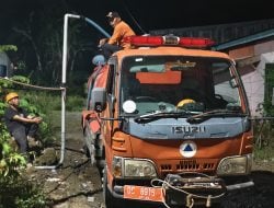 Tim BPBD Sulbar Salurkan Air Bersih di Kota Mamuju