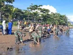 Peduli Lingkungan, TNI Bersama Pemkab dan Masyarakat Bersihkan Kawasan Pantai Mamuju