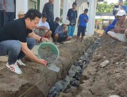 Sumbang Ratusan Juta Rupiah, Jamaluddin Berkontribusi Masjid di Kampung Halaman