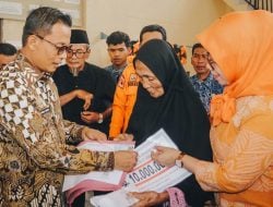 Bupati Polman Serahkan Bantuan Tahap II untuk Korban Bencana Alam