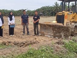 PT Mamuang Dukung Peningkatan Infrastruktur Desa Pajalele Melalui Pemadatan Lapangan Multifungsi